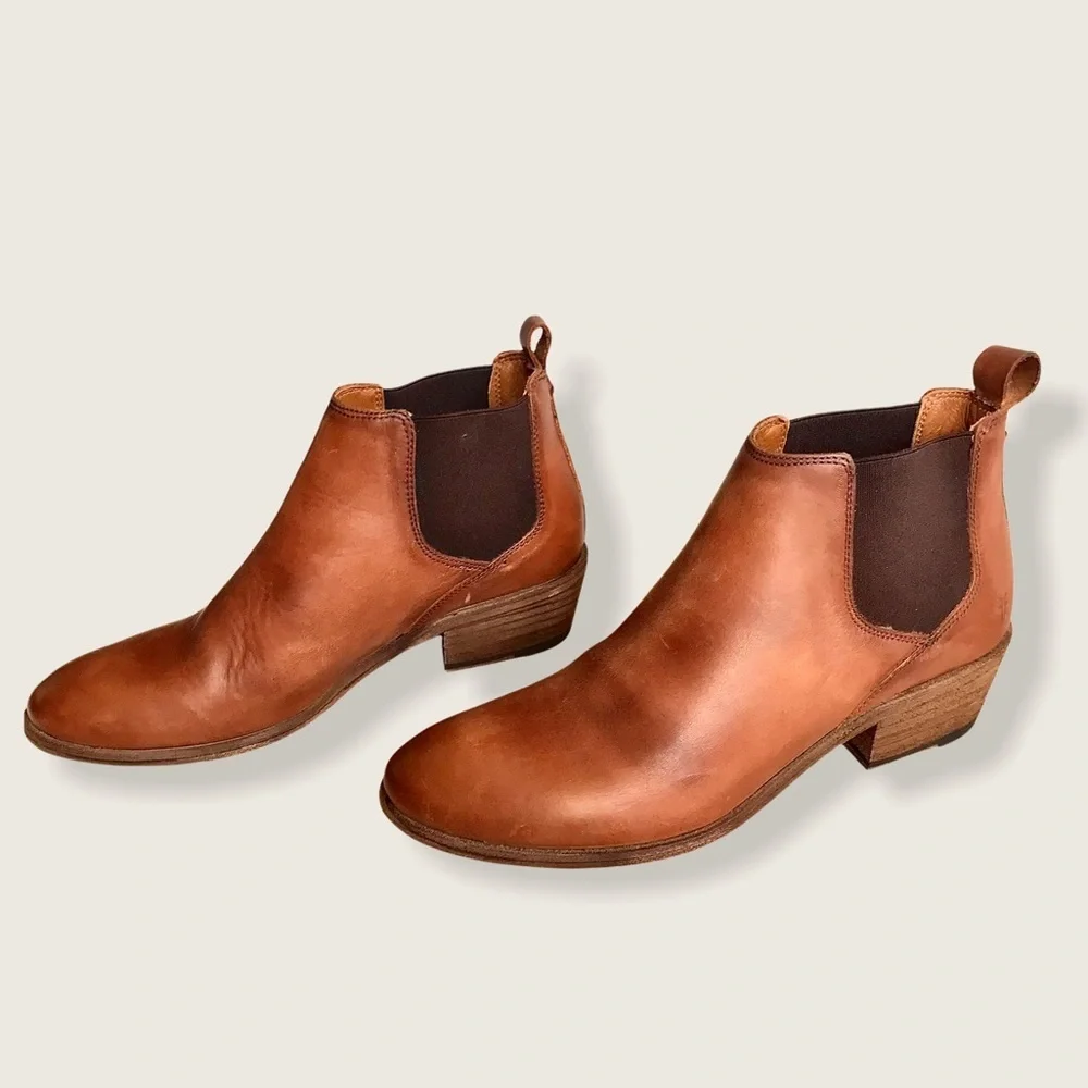 Frye Carson Chelsea Cognac Leather Cute Ankle Boot - Picture 9 of 16